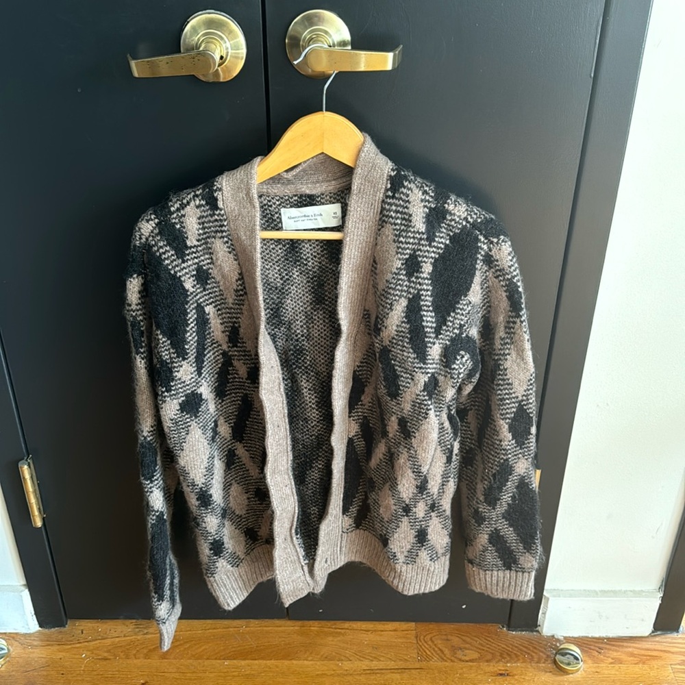 Abercrombie and fitch men’s cardigan XS - soft AF sweater
